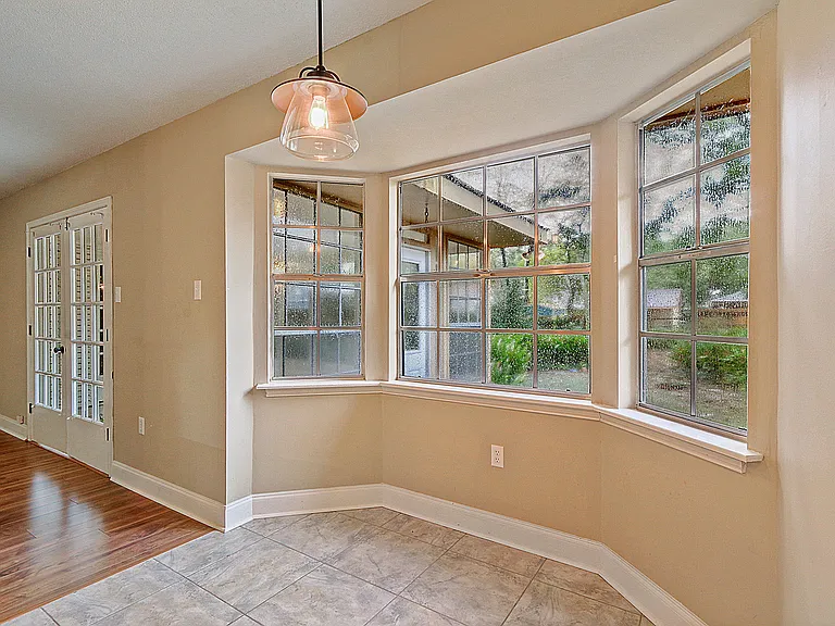 1915 S Jahncke Ave — Photo 5