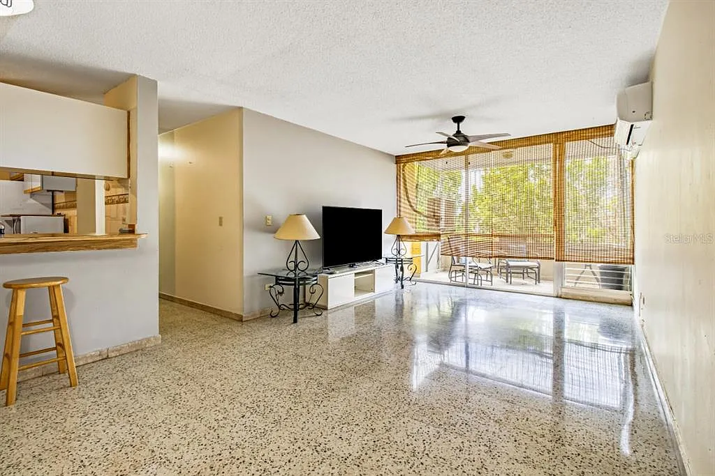 3 bed, 2.0 bath, 900 sqft, $1,300 — Photo 3