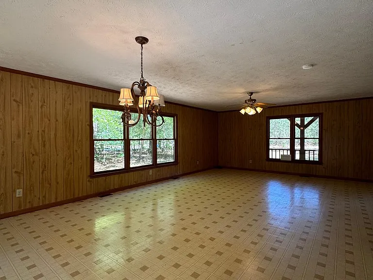 573 Ellis Rd — Photo 8
