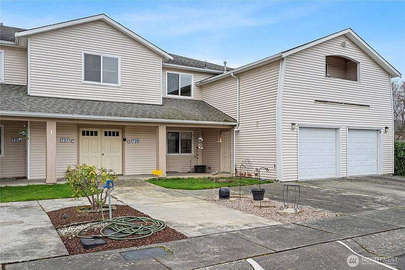 3rd image of 739 Cascade Palms Court #739