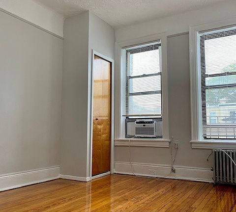 5th image of 31-23 35th St #3R3