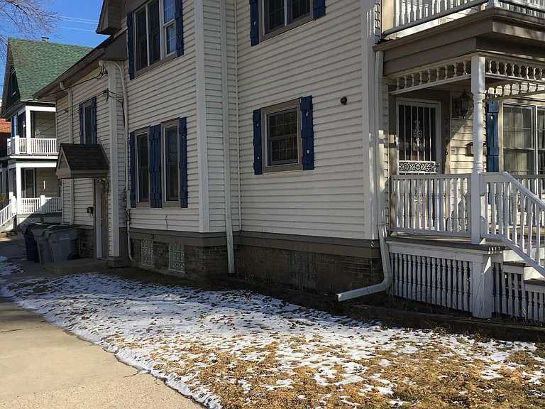 2446 N Cramer St #LOWER — Photo 3