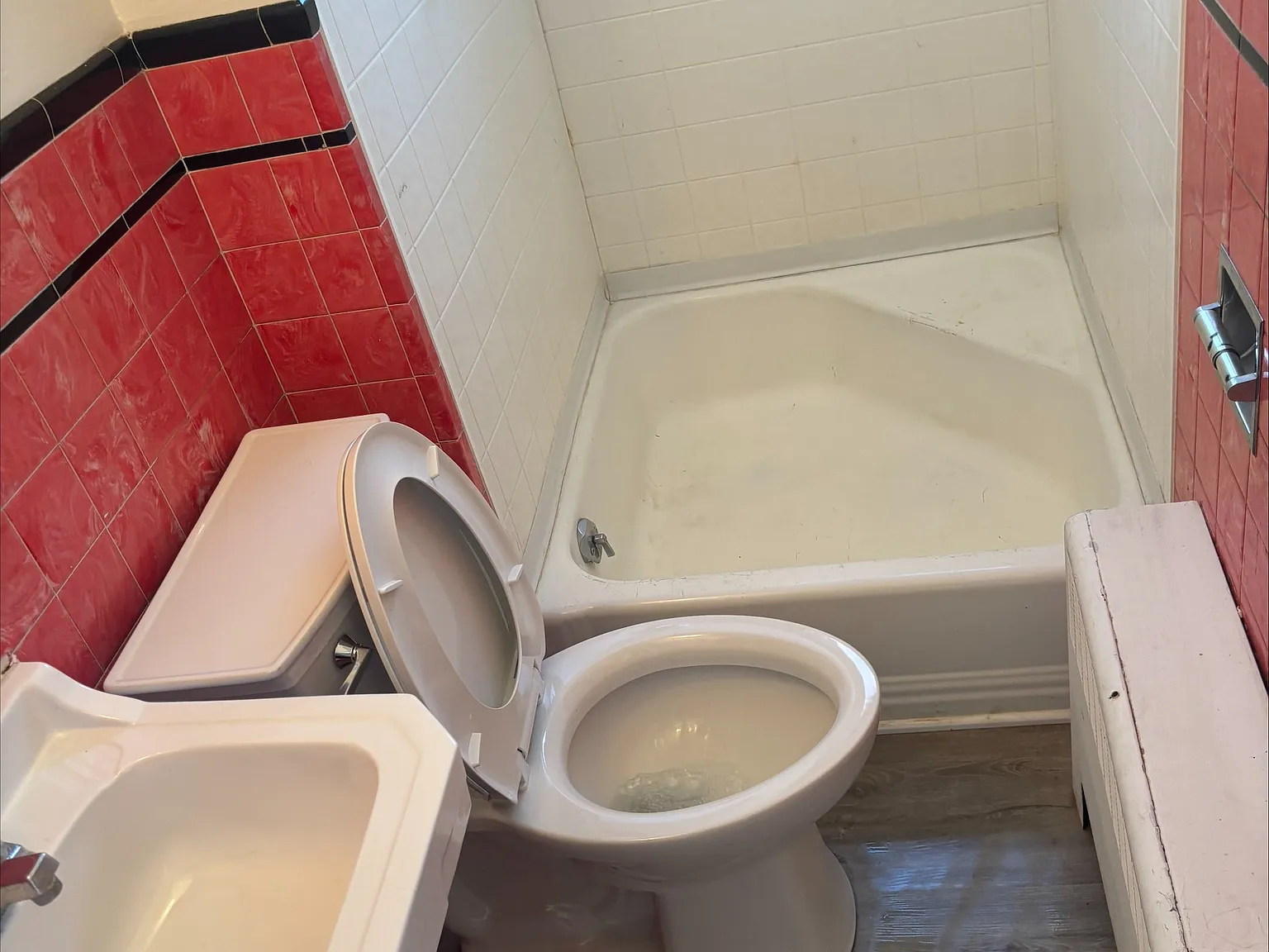 331 Laird Avenue Northeast - 2 — Photo 3