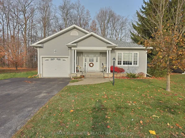 363 Shannon Blvd, South Huron, ON N0M 1T0