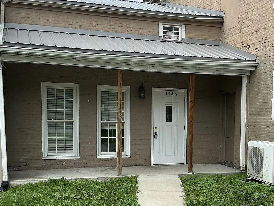 143 1/2 E Main St #1