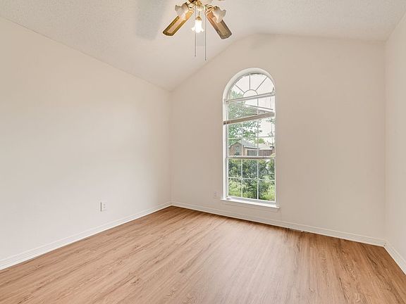 5th image of 1304 Riverview Ln