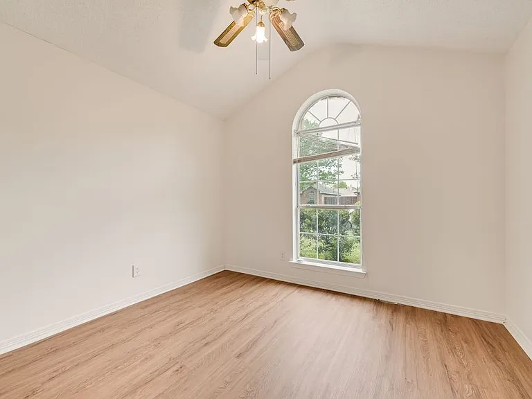 1304 Riverview Ln — Photo 5
