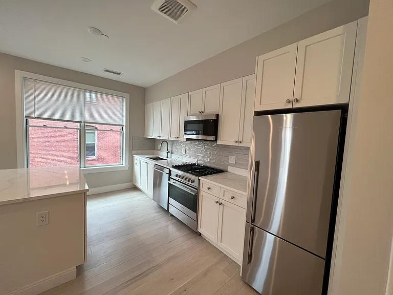 195 Green St #307D — Photo 4