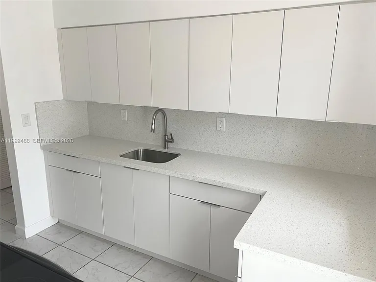 6301 SW 59th Pl — Photo 6