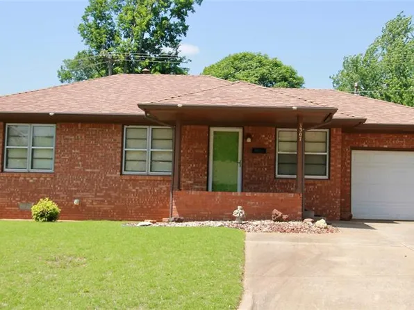 1307 N Broad St, Guthrie, OK 73044