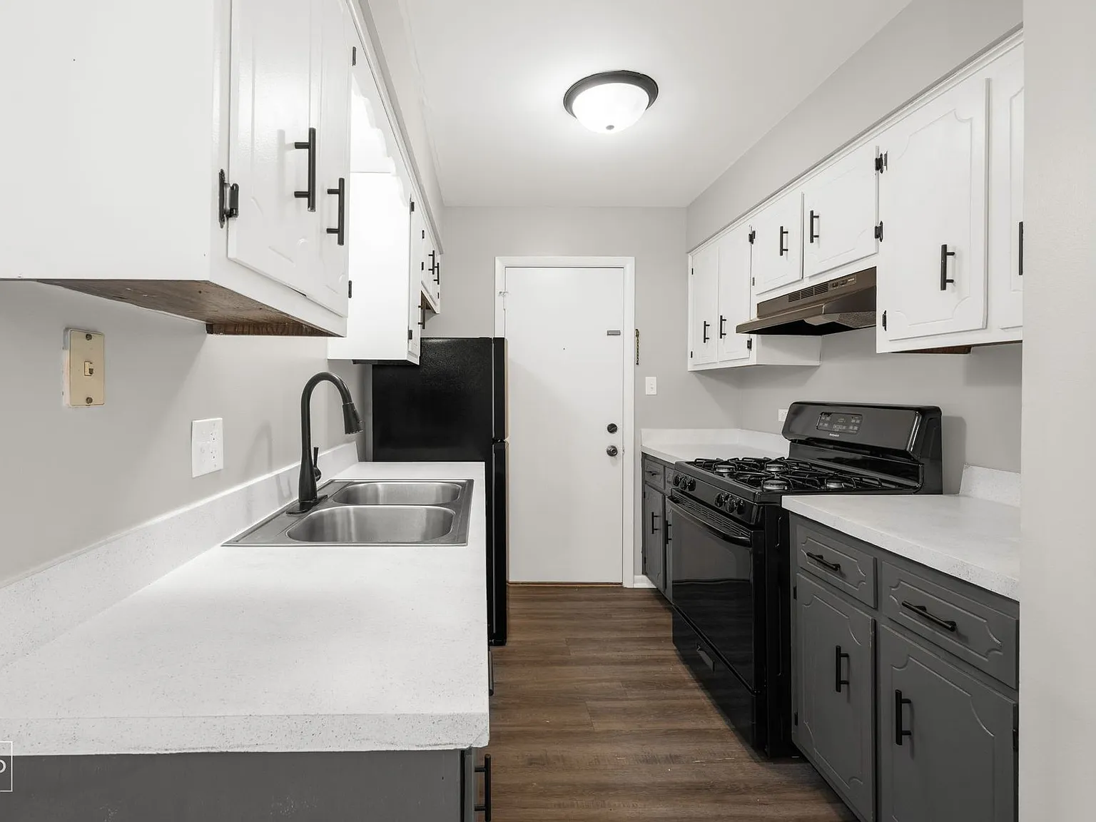 Woodland Court Apartments — Photo 2