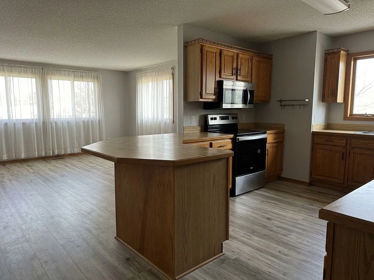5505 Orleans Lane North - 8 — Photo 3