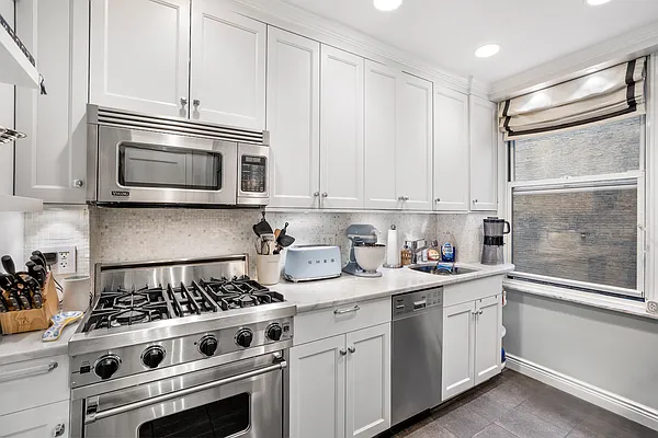 Sold by Nest Seekers International | media 4