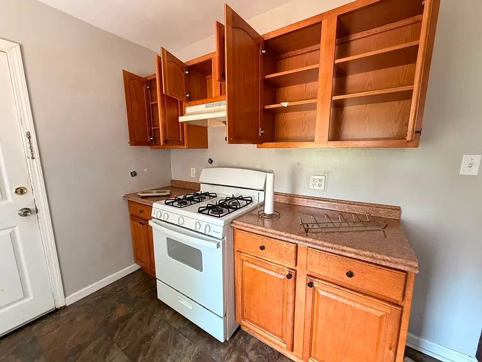 107 Dix St #1B