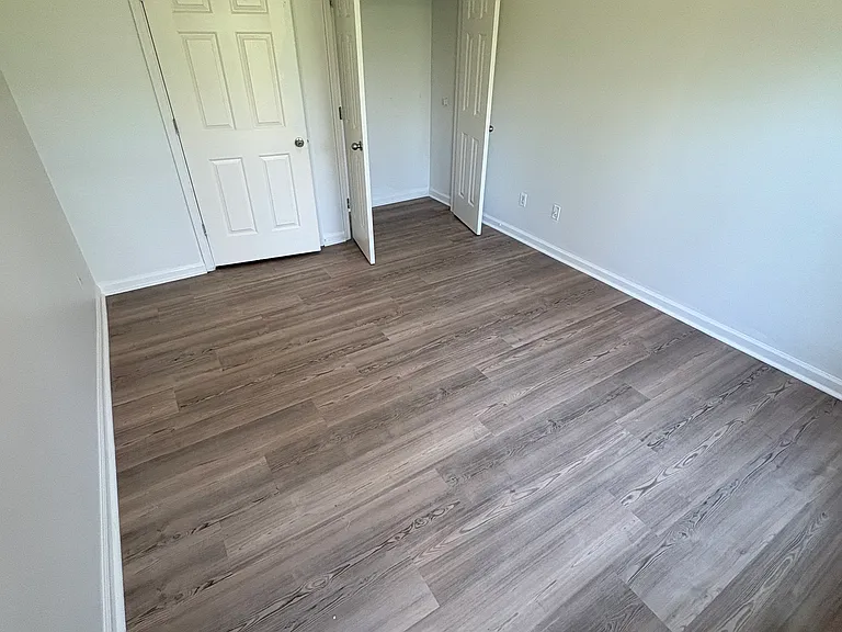 310 Riverbend Dr #1E — Photo 6