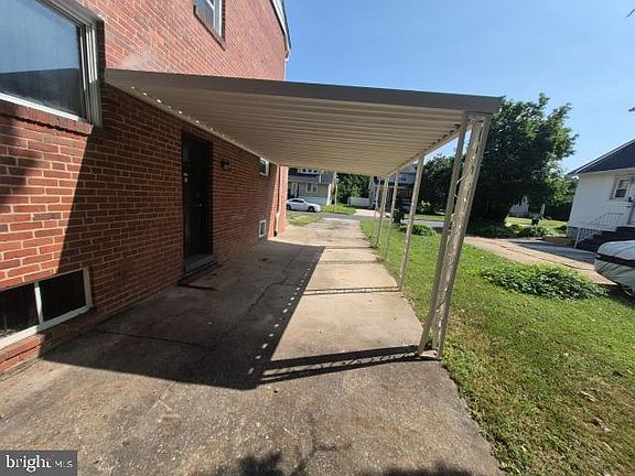 4th image of 4010 Aragon Ave