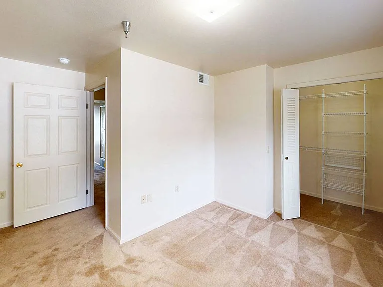 Orchard Lakes Apartments — Photo 20