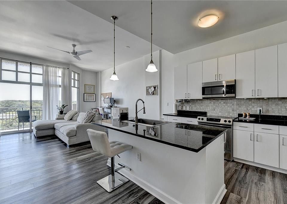 1st image of 711 Cosmopolitan Dr #823