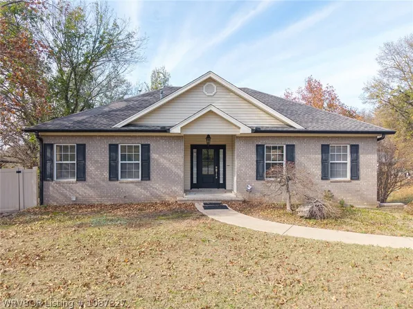 2201 Carthage Dr, Fort Smith, AR 72901