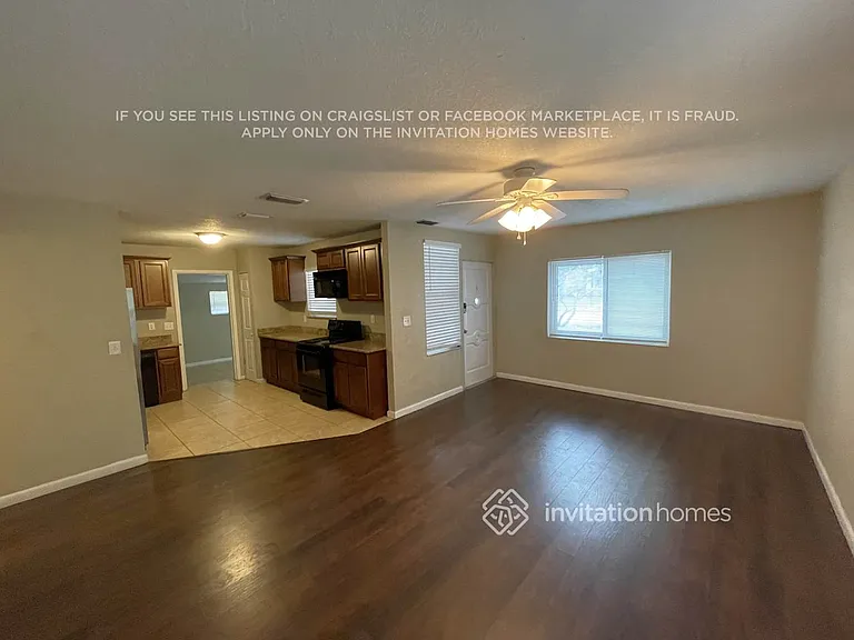 939 Lakewood Ave — Photo 2