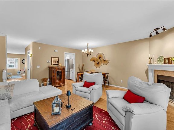 3rd image of 10045 154th St #25