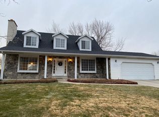 1062 S Creek View Dr, Fruit Heights, UT 84037