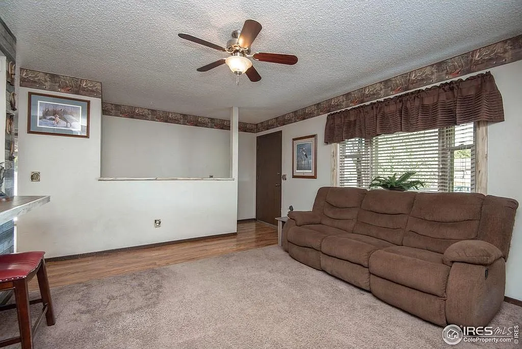 4 bed, 2154 sqft, $2,595 — Photo 2