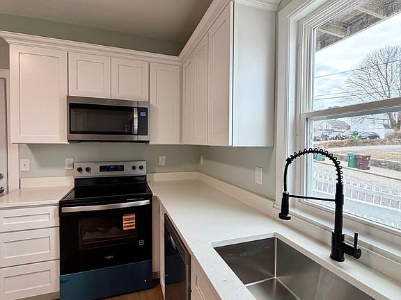 5th image of 84 Cottage St Floor 1