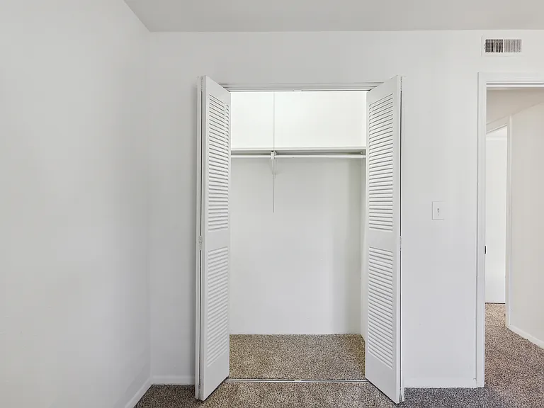 Fairway Club Apartments — Photo 13