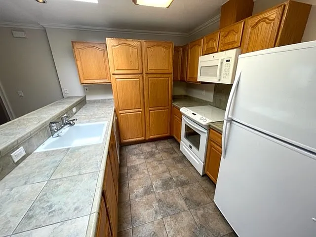 205 Ludell Dr — Photo 3