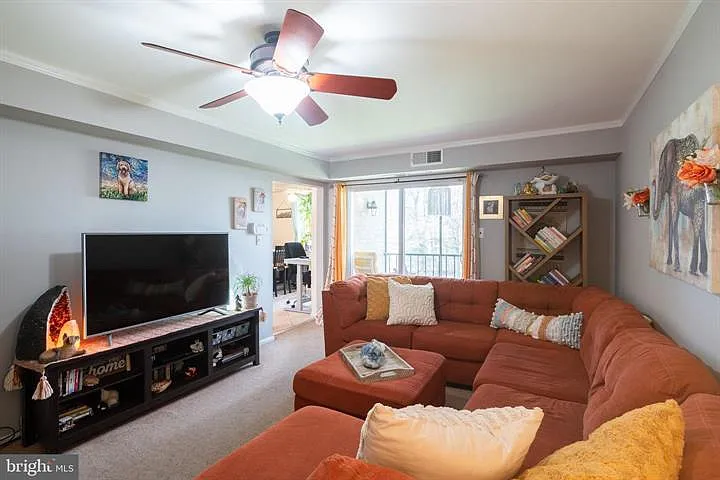 202 Hampton Xing — Photo 1