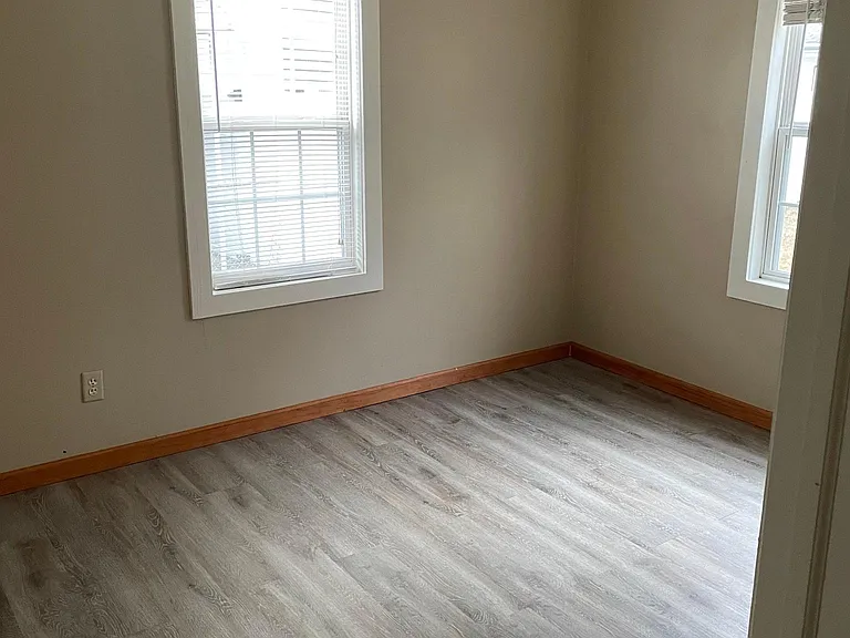 1540 Linden Ave — Photo 4
