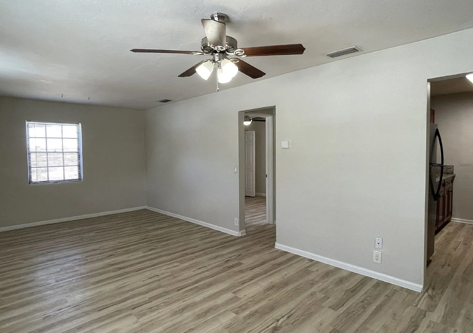 Charming 3-Bedroom with Spacious Living in Lantana! — Photo 2