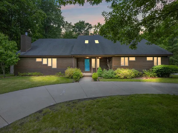 68211 Stoecker Ln, Richmond, MI 48062