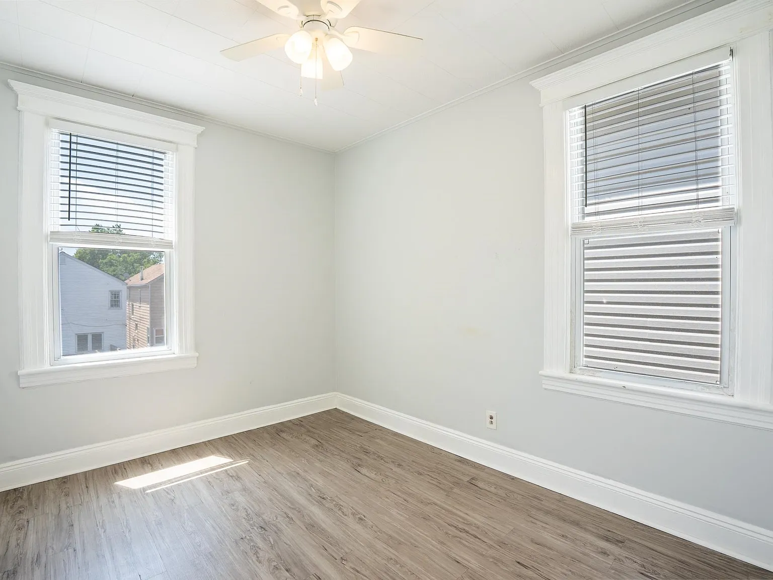 4 bed, 2.0 bath, $3,200 — Photo 4