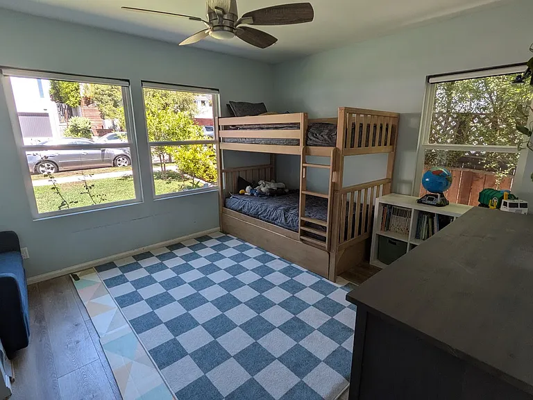 3041 Greenfield Ave — Photo 11