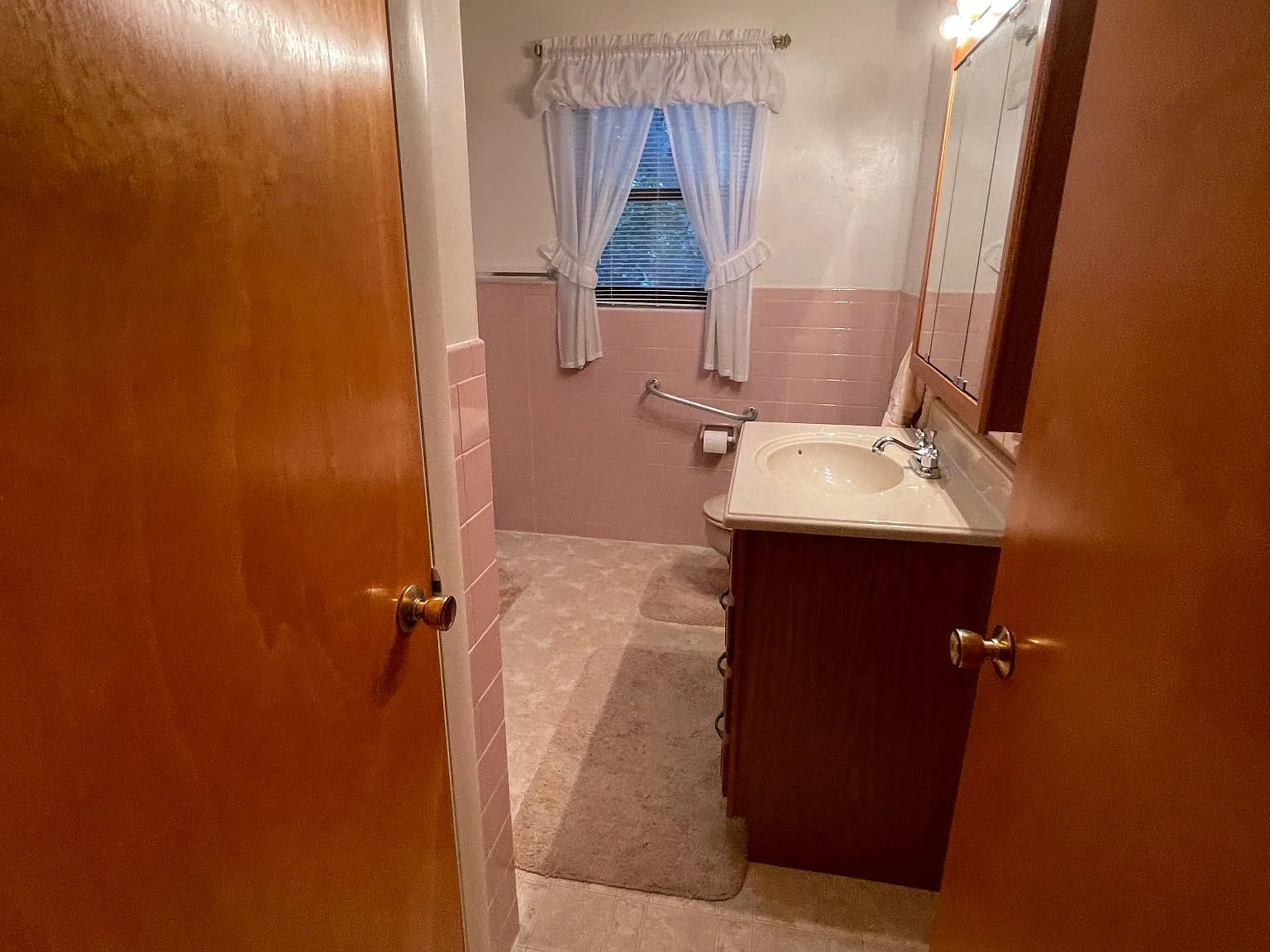 2 bed, 1200 sqft, $1,300 — Photo 4