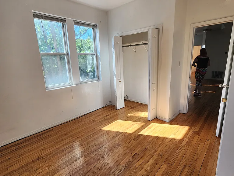 1549 N Maplewood Ave #2 — Photo 5