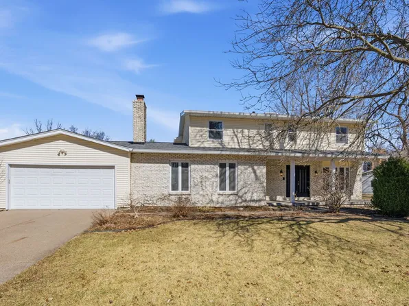 4 Estate Ct, Bettendorf, IA 52722