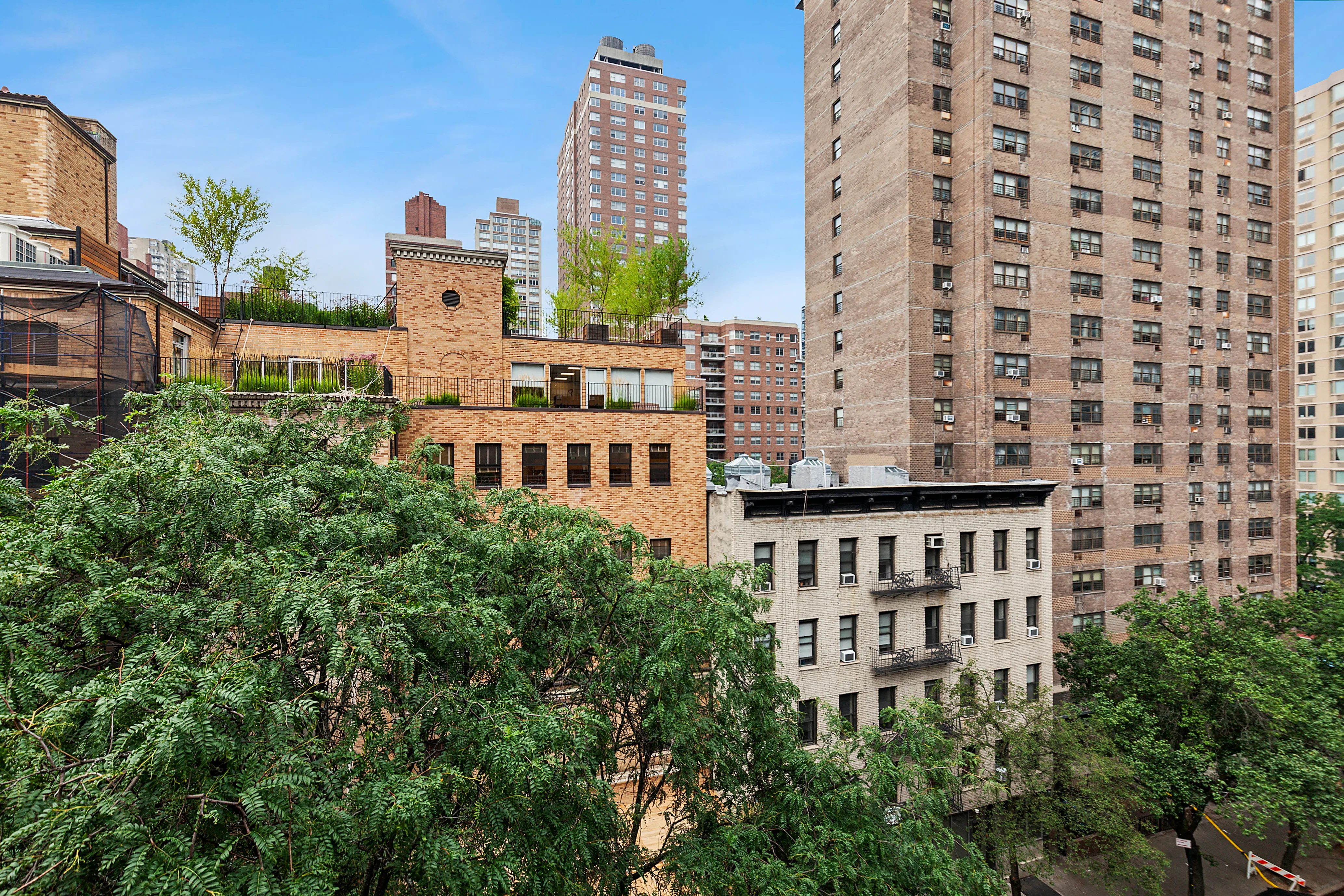 ヒル　hill 330 West 42nd Street - Wikipedia