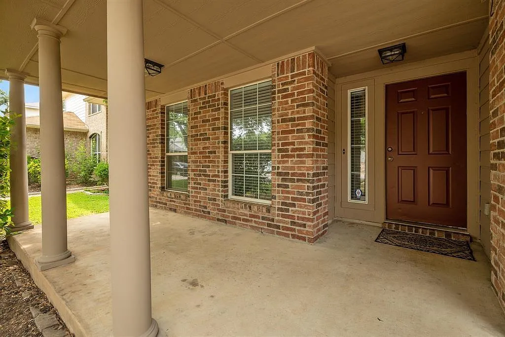 3 bed, 2.0 bath, 1528 sqft, $2,100 — Photo 2