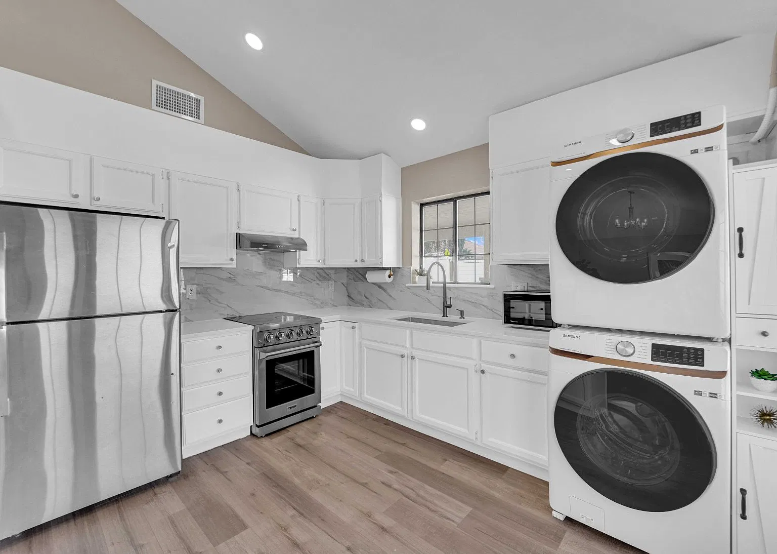2 bed, 1100 sqft, $3,400 — Photo 1