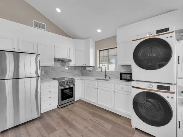 7901 W Oakey Blvd, Las Vegas, NV 89117