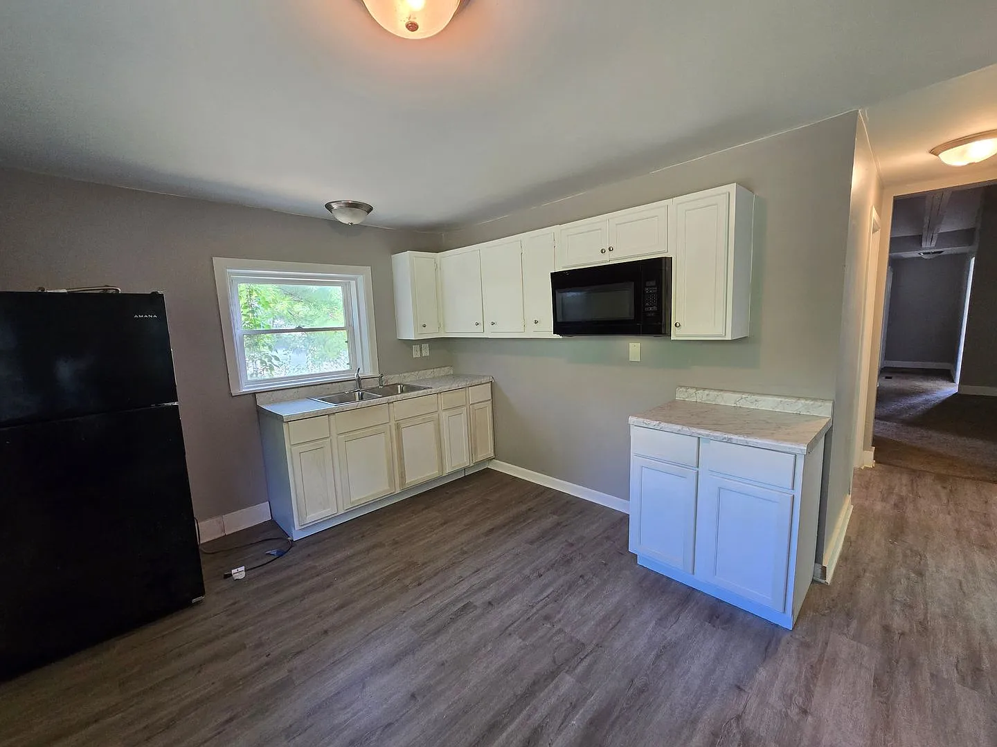 2 Bedroom House — Photo 2