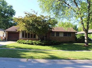 571 Sycamore Dr, Elk Grove Village, IL 60007