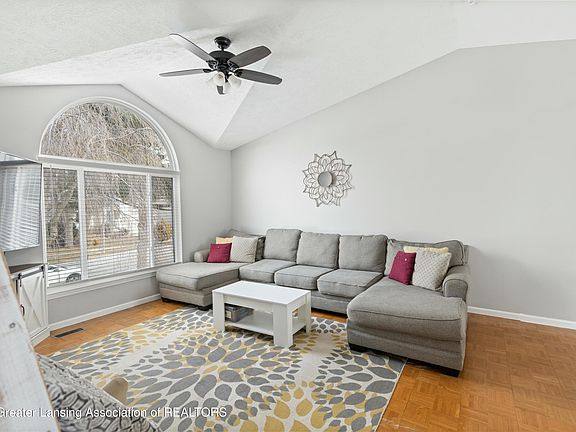 5th image of 208 Olympia Dr