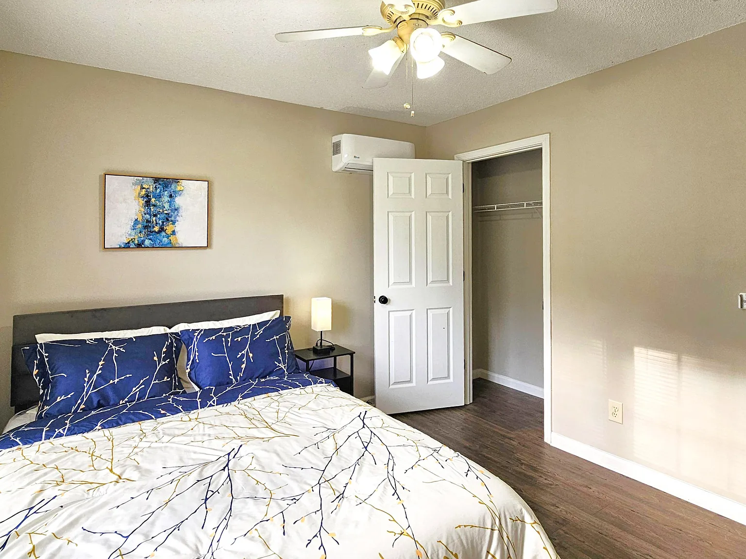 4 bed, 4.0 bath, 2565 sqft, $879 — Photo 4