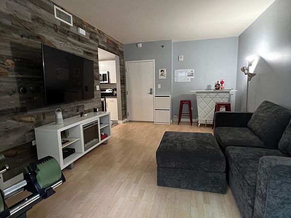 3rd image of 425 W Beech St Unit 230