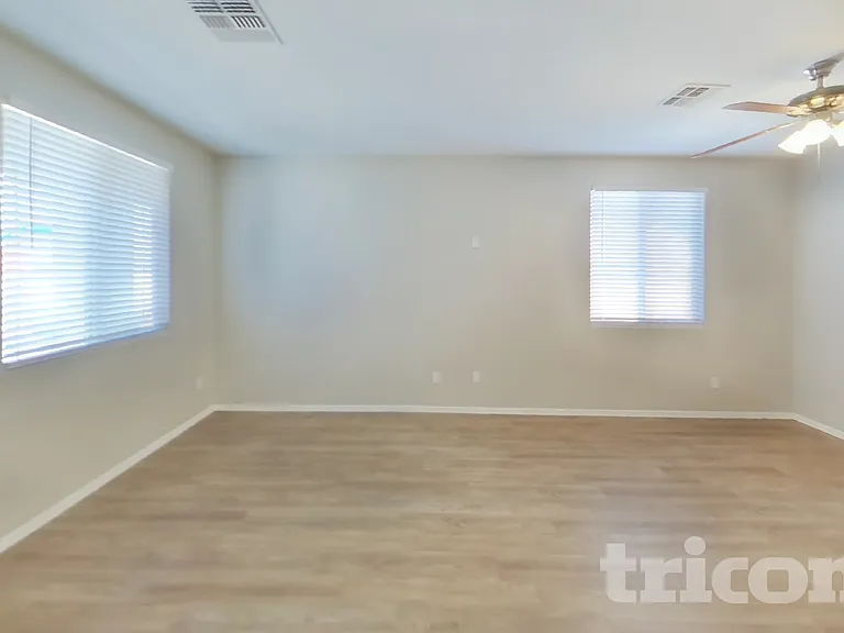 17307 W Monroe St — Photo 3