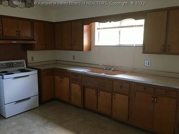 3rd image of 5401 Virginia Ave SE